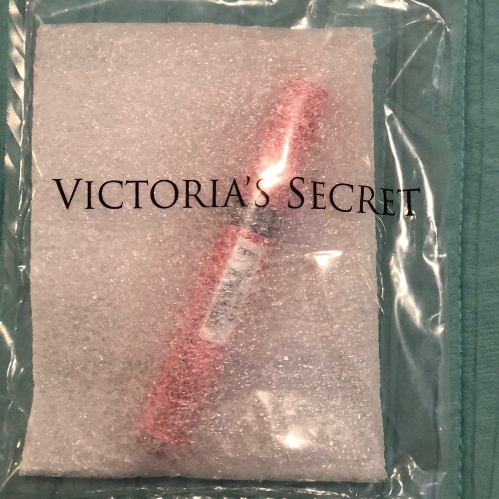 Victoria’s Secret Liquid Color Intense Lacquer - Picture 3 of 4